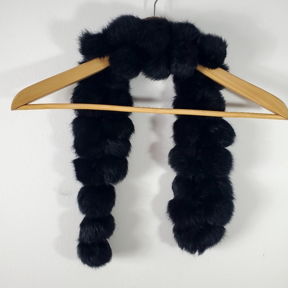 Pom Pom black Women's winter scarf - Picture 4 of 7